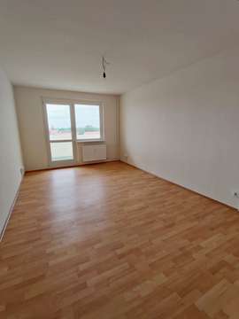 Sanierte outlet 2-ZBK-Wohnung-EBK-Balkon und Gartenmitbenutzung